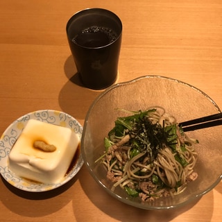 冷たいそぼろ蕎麦